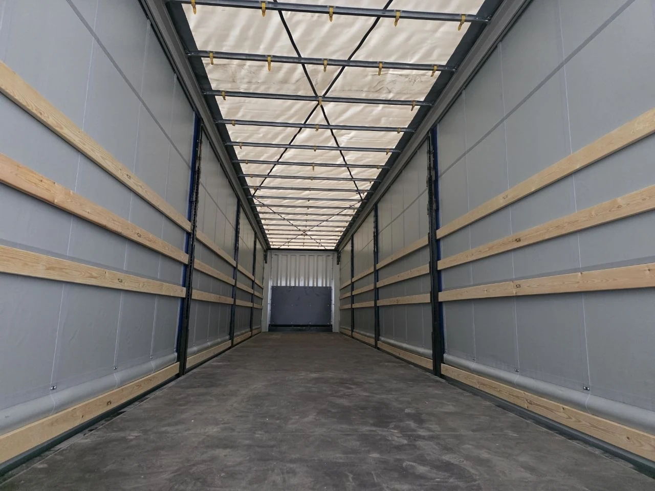 KRONE Profi Liner — грузовой отсек